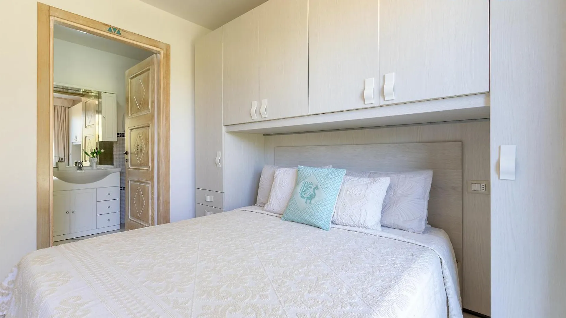 Villa Janas Luxury Villa Surrounded By Large Park, Swimming Pool, Parking And Wifi Alghero