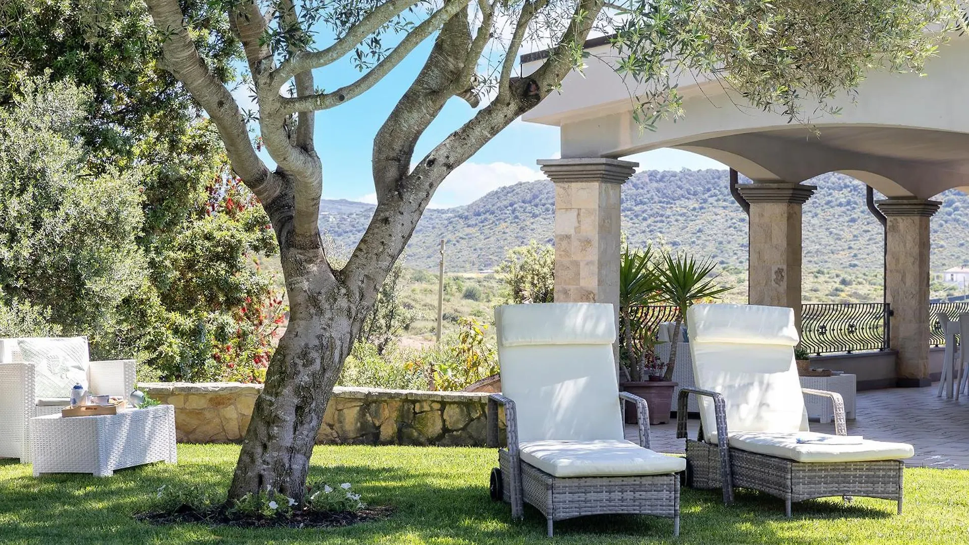 Villa Janas Luxury Villa Surrounded By Large Park, Swimming Pool, Parking And Wifi Alghero