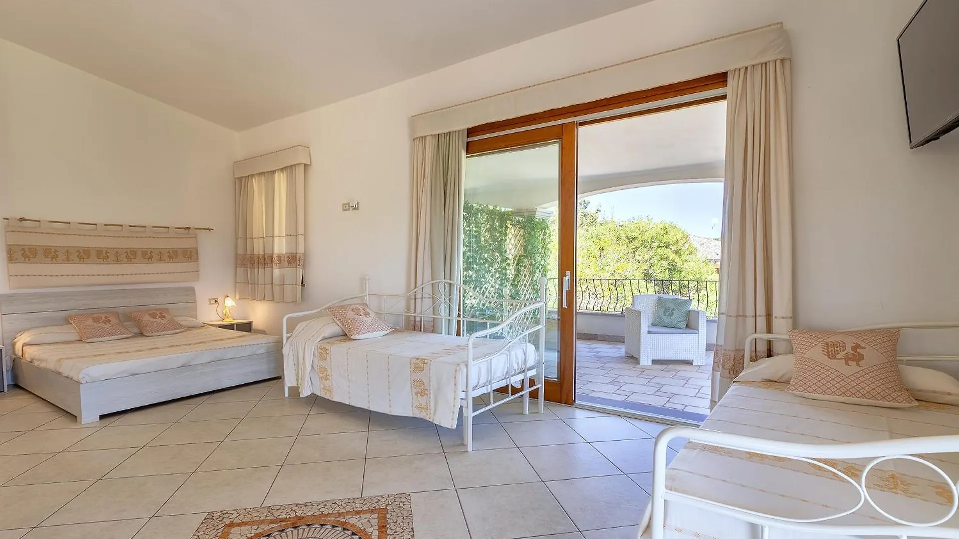 Villa Janas Luxury Villa Surrounded By Large Park, Swimming Pool, Parking And Wifi Alghero